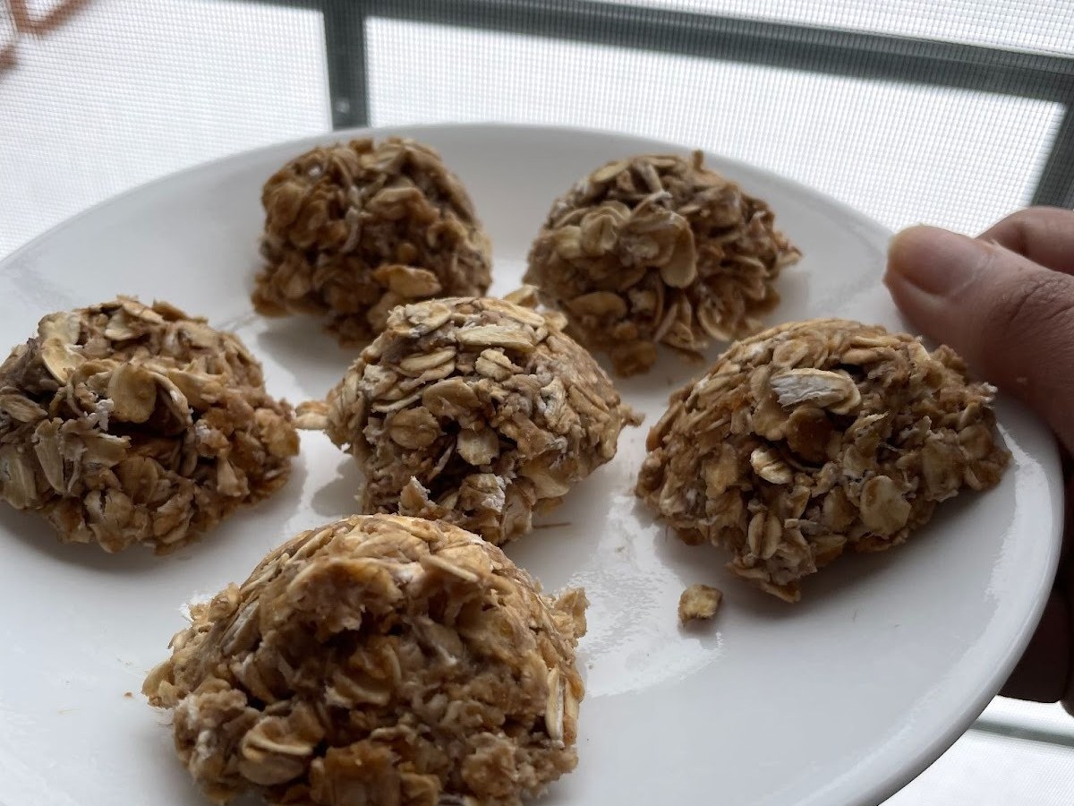 November Recipe: No-Bake 3-Ingredient Peanut Butter Oatmeal Cookies